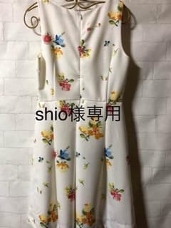 花柄ワンピースのサムネイル