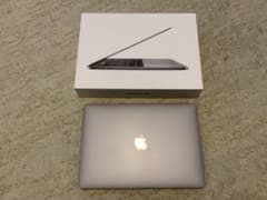 美品！MacBook pro 2018 13” core i7 16GB 1TBのサムネイル