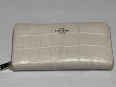 COACH エナメルレザー 長財布 ベージュのサムネイル