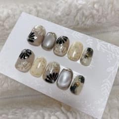 和柄ネイルチップ　ホワイト振袖　黒振袖　ミラーアート　和装小物　和柄ネイルのサムネイル