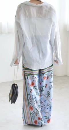 新品quaranciel花柄ワイドパンツのサムネイル