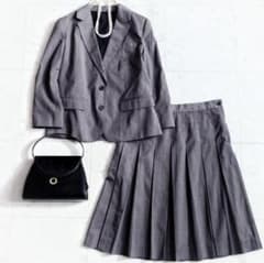 美品 MARGARET HOWELL ウール スーツ セットアップ スカート マーガレットハウエルMARGARET HOWELL ウールセットアップ 黒2 (K-161420)