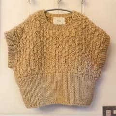 Hella （ヘラ） SLAB KNIT COCOON VEST