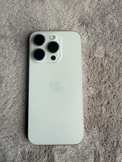 Apple iPhone 15 Pro ホワイト 512ギガ　本体のサムネイル