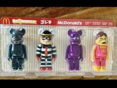 新品・BE@RBRICK / ゴジラvsマグドナルド  4体セットのサムネイル