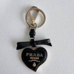 PRADA プラダ　ハート型レザーキーホルダー　ブラック 希少】PRADA プラダ ハート型レザーキーホルダー ブラック