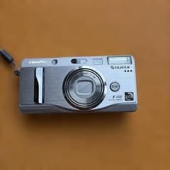 Fujifilm FinePix F700 デジタルカメラのサムネイル