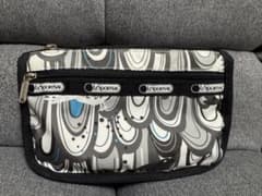 LeSportsac ポーチ 鳥柄のサムネイル