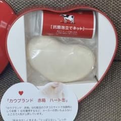 ✨未使用✨特別限定品　カウブランド　赤箱ハート缶　石鹸70g 抗菌泡立てネット付のサムネイル