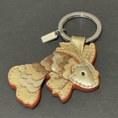 希少✨️COACH Gold Fish Bag Charm Key Ring - メルカリ