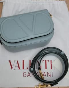 《はぴまる様専用》VALENTINO  VLOGOショルダーバッグのサムネイル