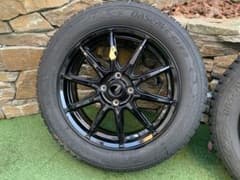 日産ノート２０２１年式　ｅ-POWER使用　トーヨータイヤスタッドレスのサムネイル