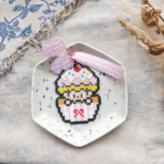 アイロンビーズ カップケーキ キーホルダーのサムネイル