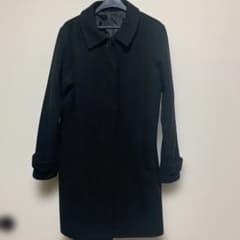 黒いロングコート ボタン付き カフス付き