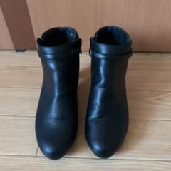 ショートブーツのサムネイル
