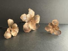 アメリカンフラワー髪飾り　ゴールド　パーティー　結婚式　成人式　前撮り