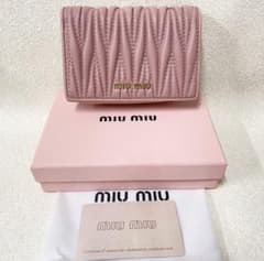 MIU MIU ミュウミュウ マテラッセ　二つ折り財布のサムネイル