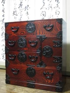美品 伝統工芸 欅材 拭き漆塗 唐獅子 南部鉄金具 民芸 岩谷堂箪笥 鍵 