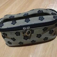 シードルさん様専用♡MARY QUANTのポーチのサムネイル