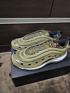 Nike Air Max 97 UNDEFEATED オリーブのサムネイル
