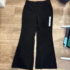 GU フレアパンツ　新品のサムネイル