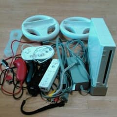 タイムセール中!　Wii本体セットとソフトまとめ売りのサムネイル