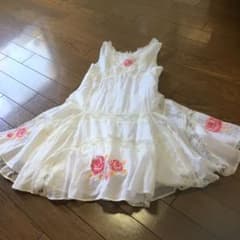 かおりさま専用　真っ白レースと刺繍のワンピースのサムネイル