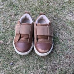 UGG ブラウン ベルト付きスニーカーのサムネイル
