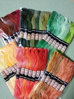 刺繍糸　未使用品　粗品付のサムネイル