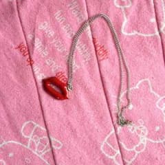 唇ネックレスのサムネイル