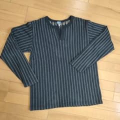 キーネックシャツのサムネイル