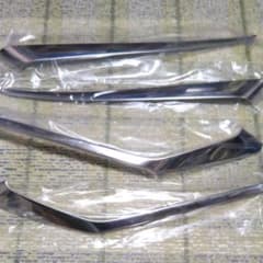 最終値下げ！新型デリカD5ステンレスメッキフロントモールガーニッシュベゼルパネルのサムネイル