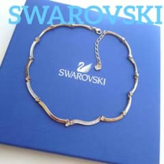 SWAROVSKI　スクエア＆パヴェ　ウェーブネックレス　ゴールドカラー SWAROVSKI スクエア＆パヴェ ウェーブネックレス ゴールドカラー