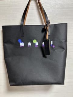 良品✨ MARNI マルニ セルロース トートバッグ 黒 ロゴ 大容量 チャーム MARNI マルニ セルロース トートバッグ 黒 ロゴ 大容量 チャーム