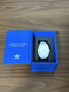 adidas 時計のサムネイル