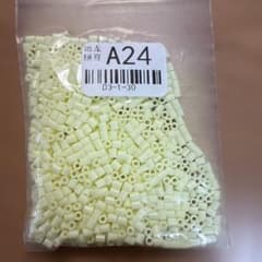 アイロンビーズ 2.6mm 単色 A24 イエロー系 10g 約1000粒のサムネイル
