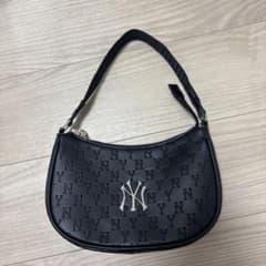 ブラック NYロゴ ショルダーバッグのサムネイル
