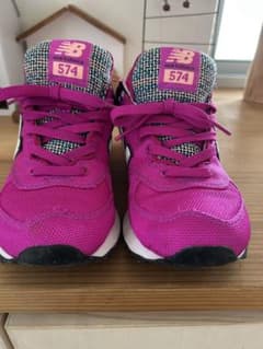 New Balance 574 ピンク スニーカーのサムネイル