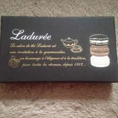 LADUREE ポーチ    値下げ可のサムネイル
