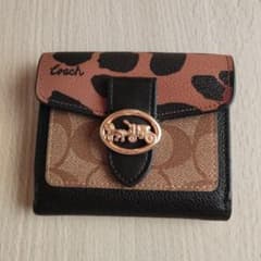 Coach 二つ折り財布 レオパード柄のサムネイル
