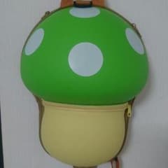 立体！きのこ型リュックのサムネイル