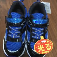 新品男の子スニーカーサイズ19のサムネイル