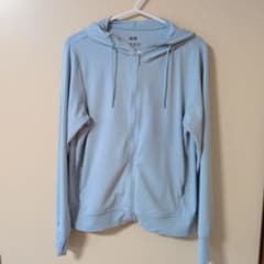 UNIQLO ライトブルー パーカー Mのサムネイル