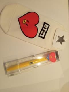 BT21のタタの靴下とペンのサムネイル