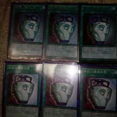遊戯王 強欲で謙虚な壺のサムネイル