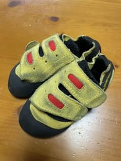 スポルティバ　子ども用　クライミングシューズのサムネイル