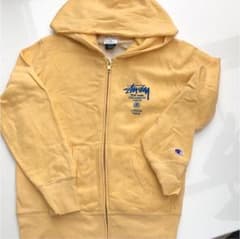 STUSSYとチャンピオンのコラボパーカーのサムネイル