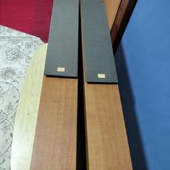 Pair of tallboy speakers, made of wood (JUNK)