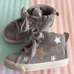 ZARA ザラ 星 スニーカー 12.3cm　グレージュ　グレー　スウェードのサムネイル