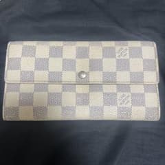 VUITTON財布のサムネイル
